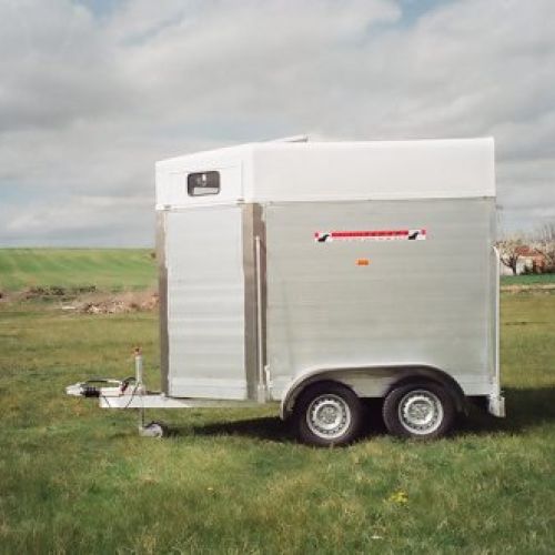 Remolque integral en aluminio de techo de fibra acabado en semipico